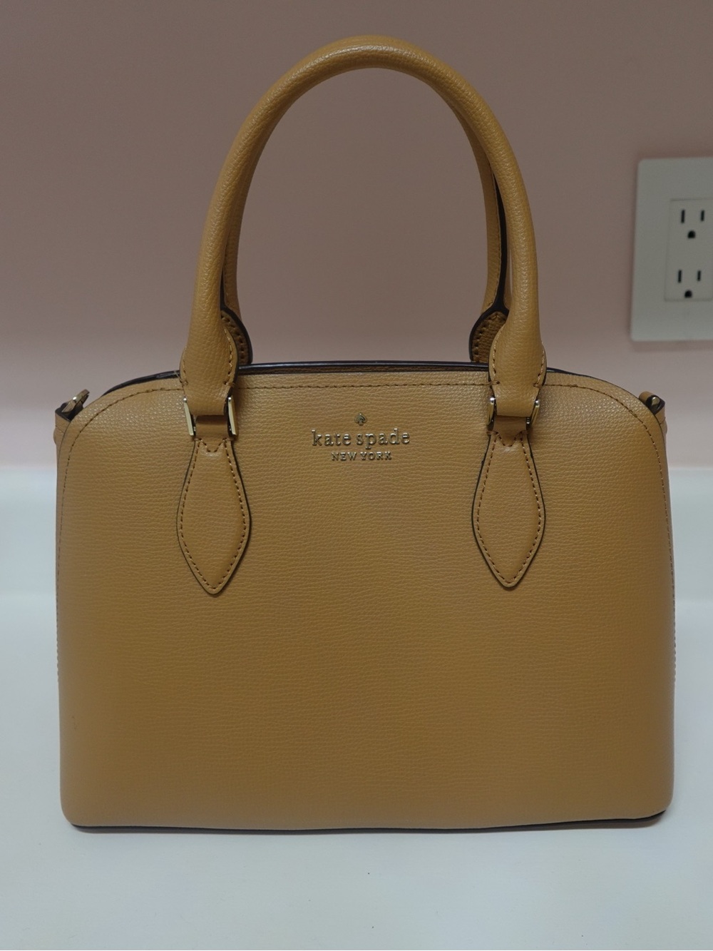 Kate Spade New York Darcy Small Satchel with grain leather in Saddle Tan